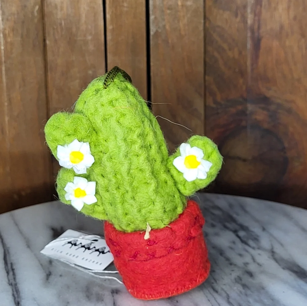 Handcrafted Saguro Cactus Candle - Picture 6 of 15